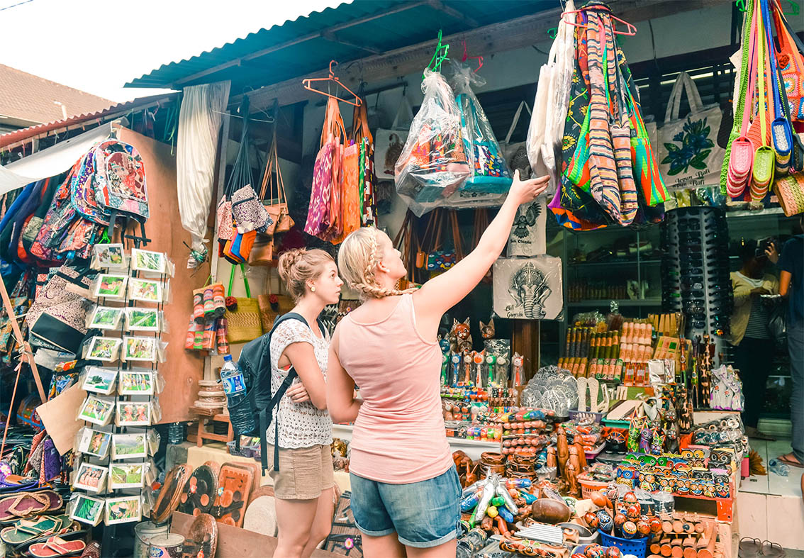客人anny 乌布市场买巴厘岛特色礼物